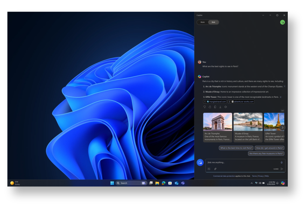 หน้าจอโฮมของ Windows ที่มีแท็บ Copilot เปิดอยู่ทางด้านขวากำลังใช้ฟังก์ชันการค้นหา